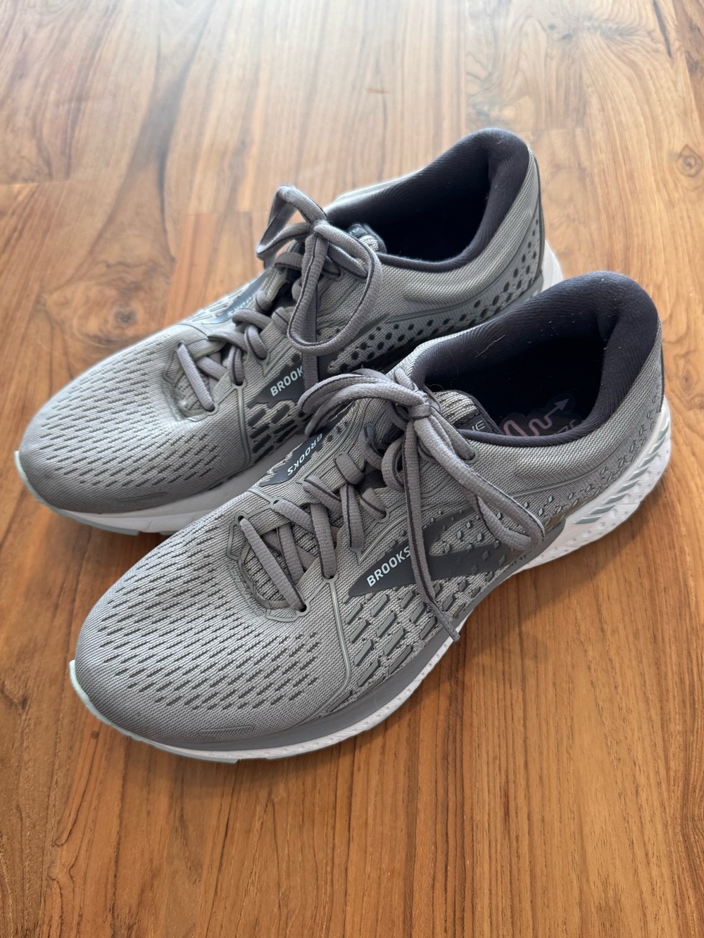 Brooks Adrenaline Running Shoes Women’s 8 Wide Grey
